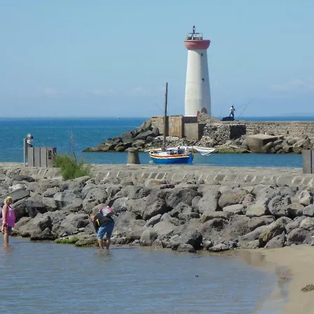 3 Bedroom Modern In Historic Building Overlooking River Herault شقة