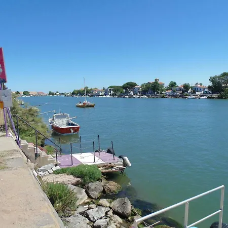 شقة 3 Bedroom Modern In Historic Building Overlooking River Herault آجد