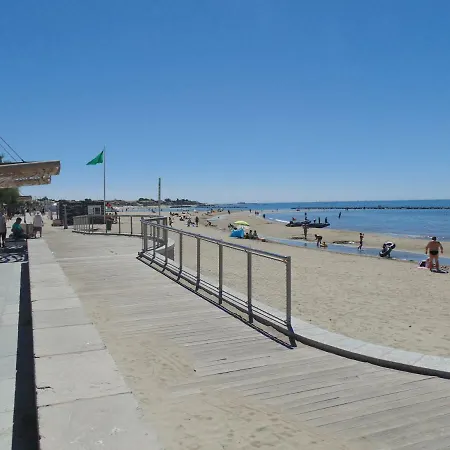 3 Bedroom Modern In Historic Building Overlooking River Herault شقة *