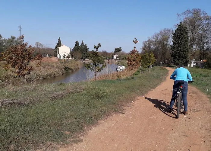 アパート 3 Bedroom Modern In Historic Building Overlooking River Herault *