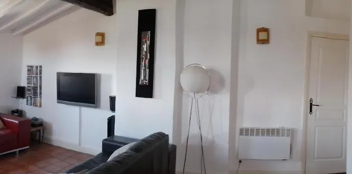 3 Bedroom Modern In Historic Building Overlooking River Herault *