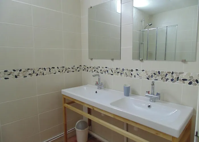 アパート 3 Bedroom Modern In Historic Building Overlooking River Herault アグド