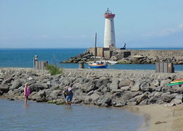 3 Bedroom Modern In Historic Building Overlooking River Herault アパート