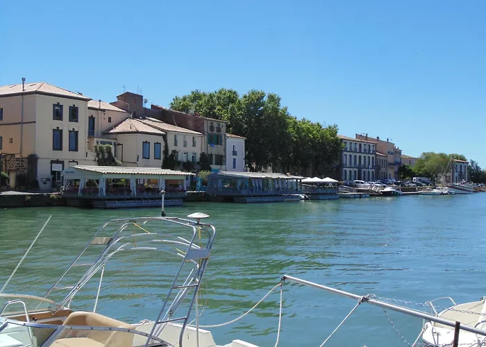 アパート 3 Bedroom Modern In Historic Building Overlooking River Herault