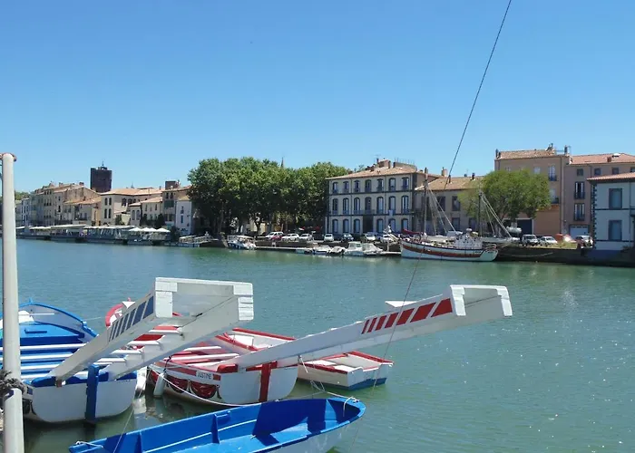 3 Bedroom Modern In Historic Building Overlooking River Herault Appartement *