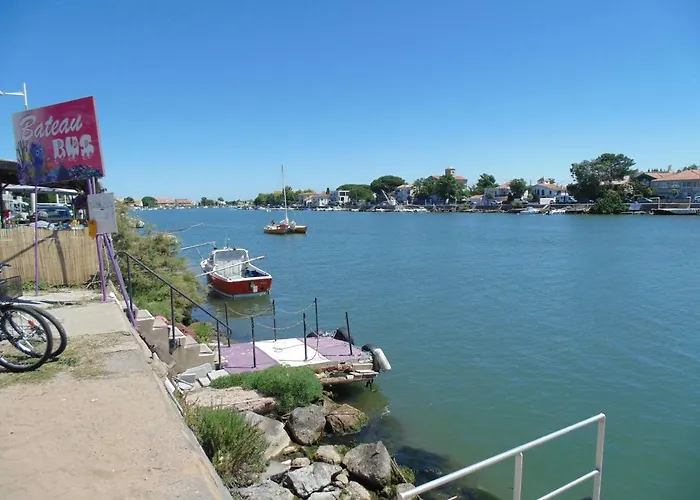 Appartement 3 Bedroom Modern In Historic Building Overlooking River Herault Agde